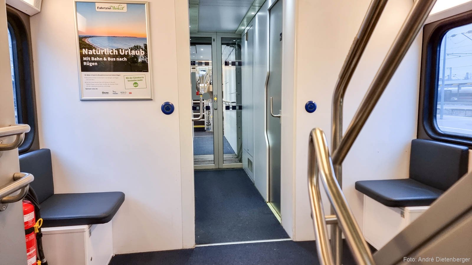 IC 2 Kiss Wagenübergang und Treppe
