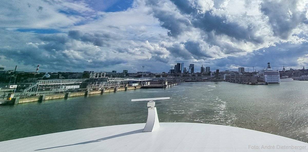 Ausfahrt der Baltic Queen  aus dem Hafen Tallinn