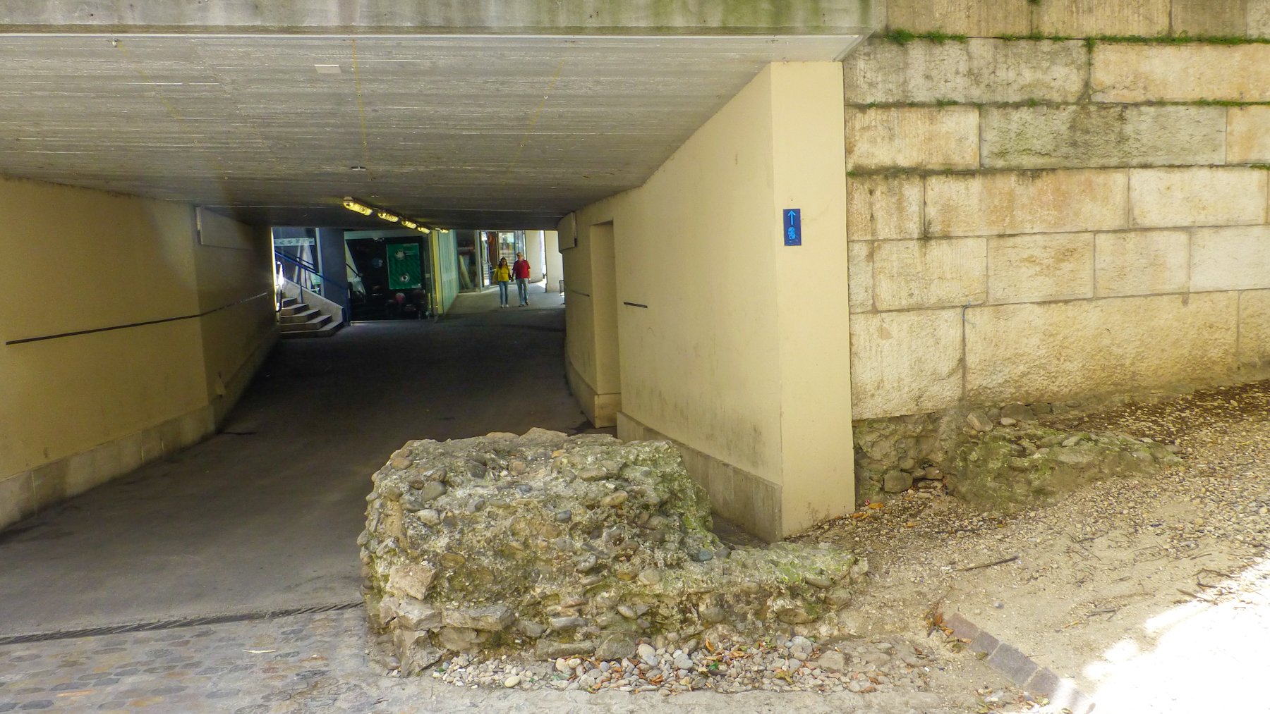 Mauerstumpf eines Wehrturms  der ehemaligen Stadtmauer