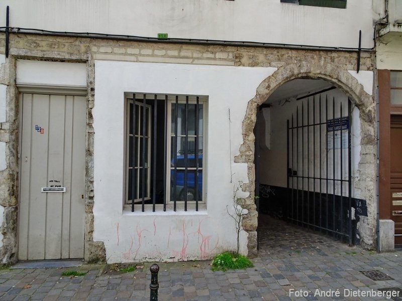 Brüssel - Eingang in eine kleine Gasse
