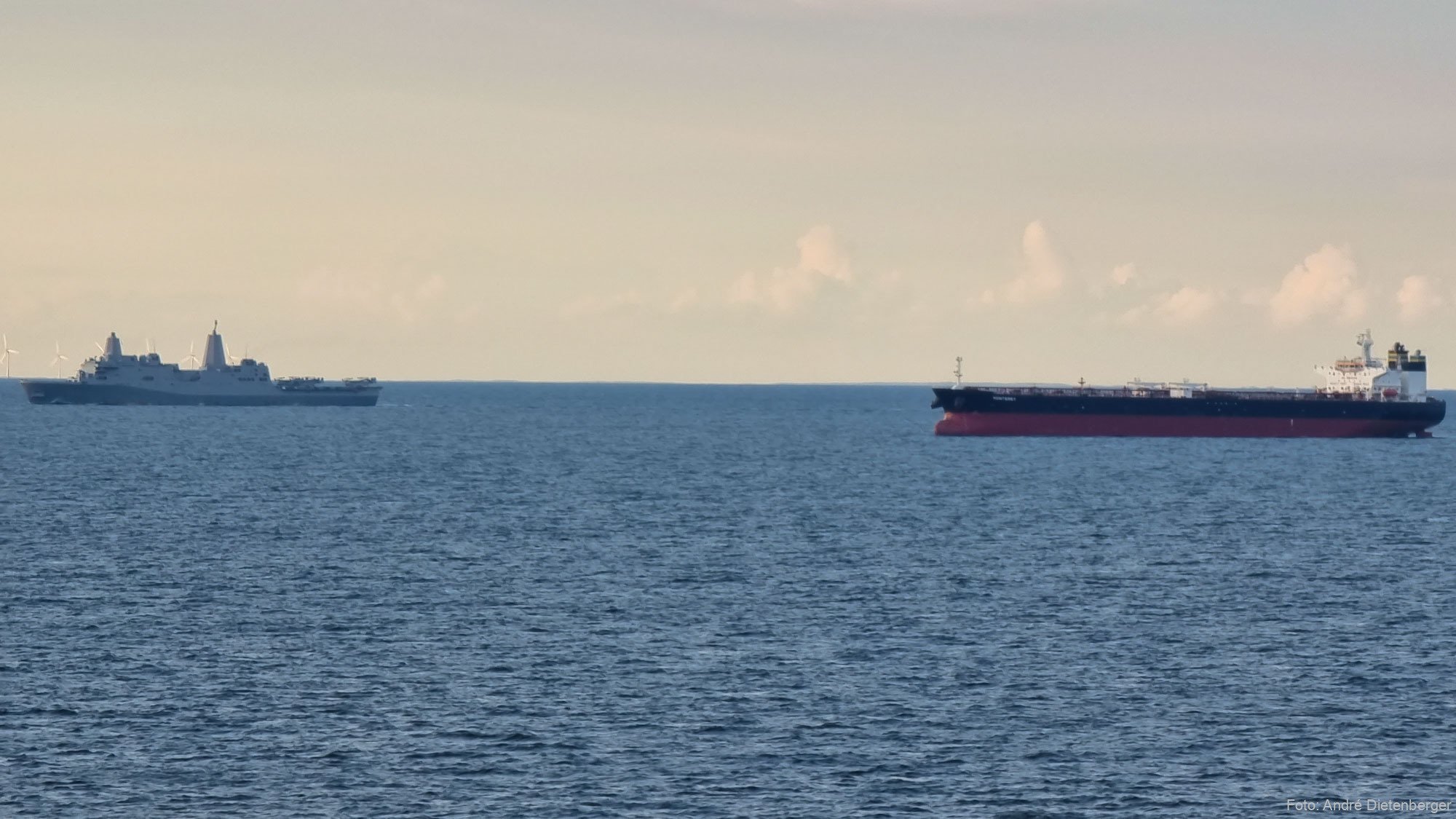 Kreuzende Schiffe auf der Ostsee