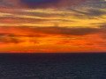 Glühender Sonnenuntergang auf der Ostsee