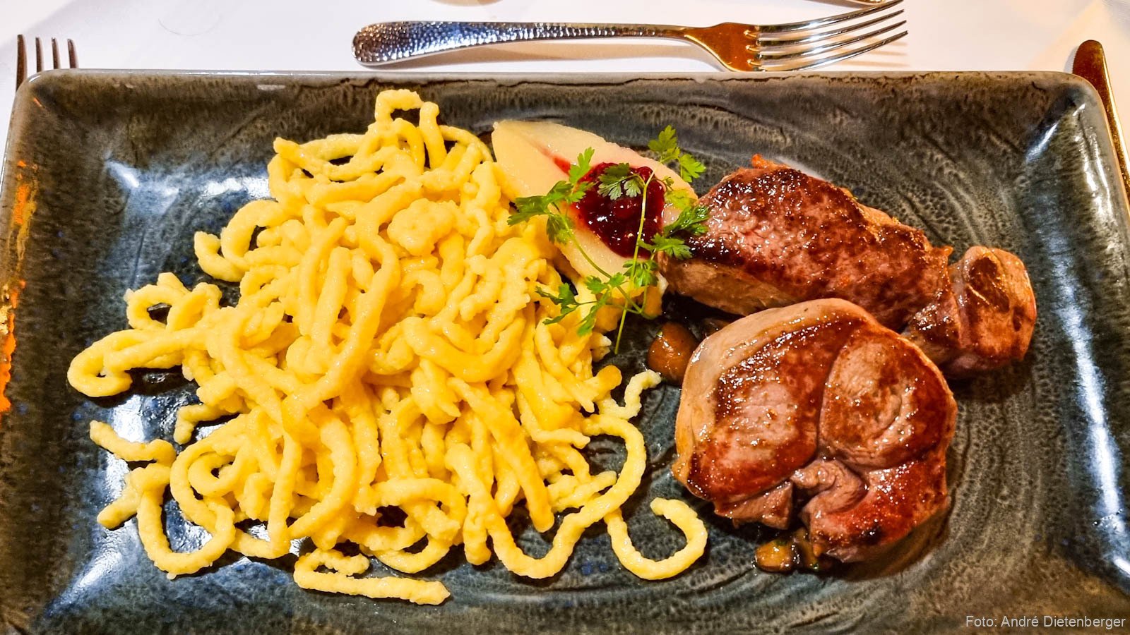 Landidyll Hotel Zum Kreuz - Rehmedaillons aus Hochschwarzwälder Jagd