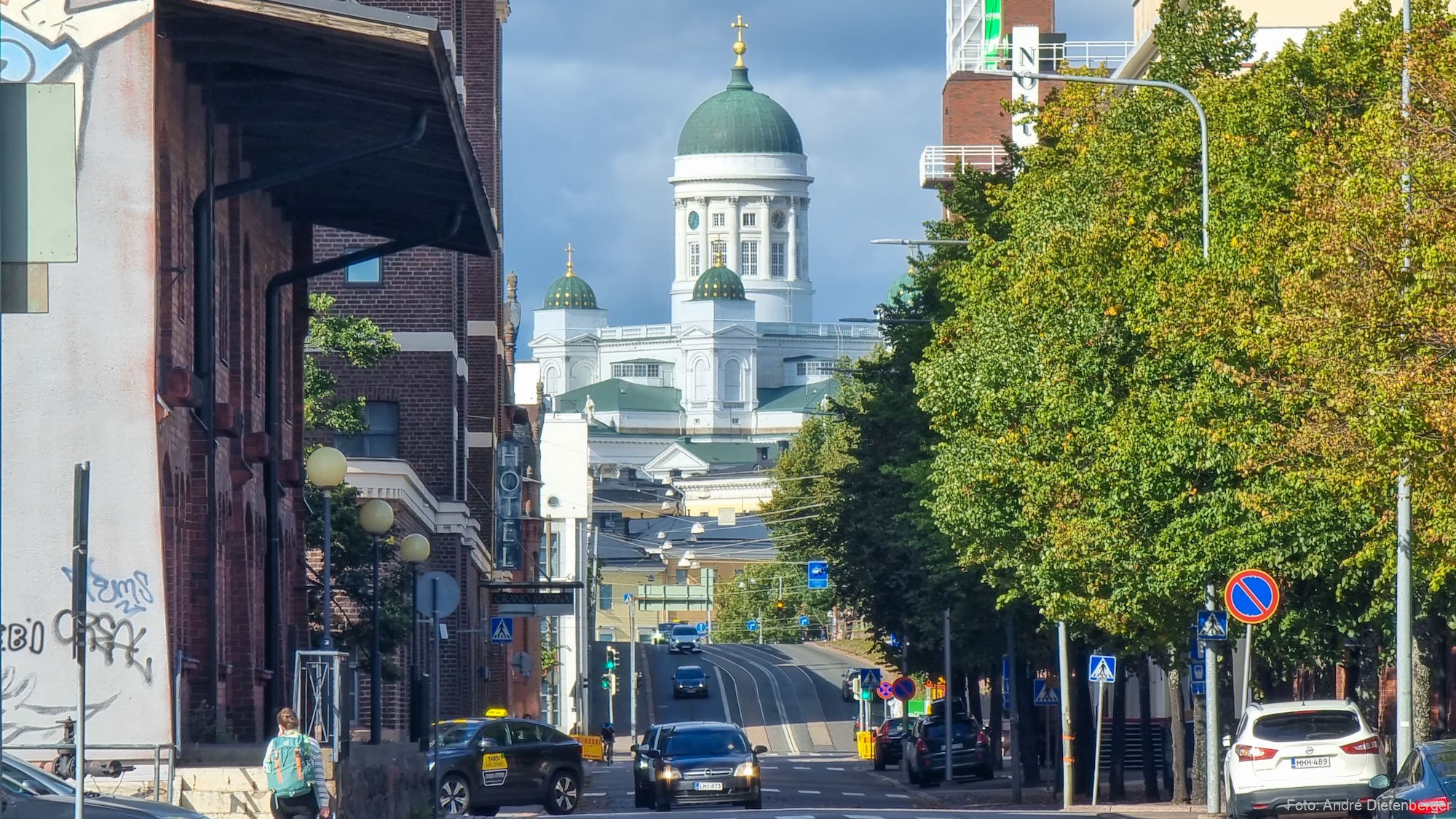 Blick auf den Dom zu Helsinki von Pikku Satamakatu