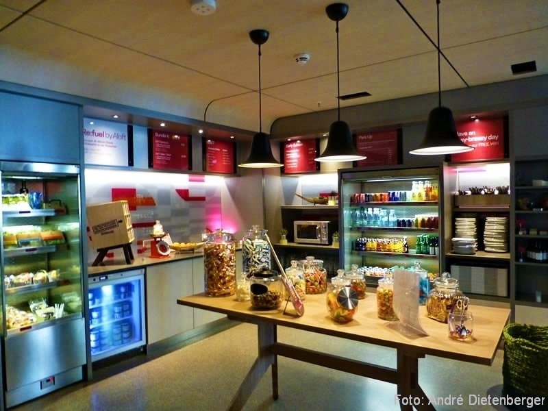 Aloft Stuttgart - Abendliche Candybar