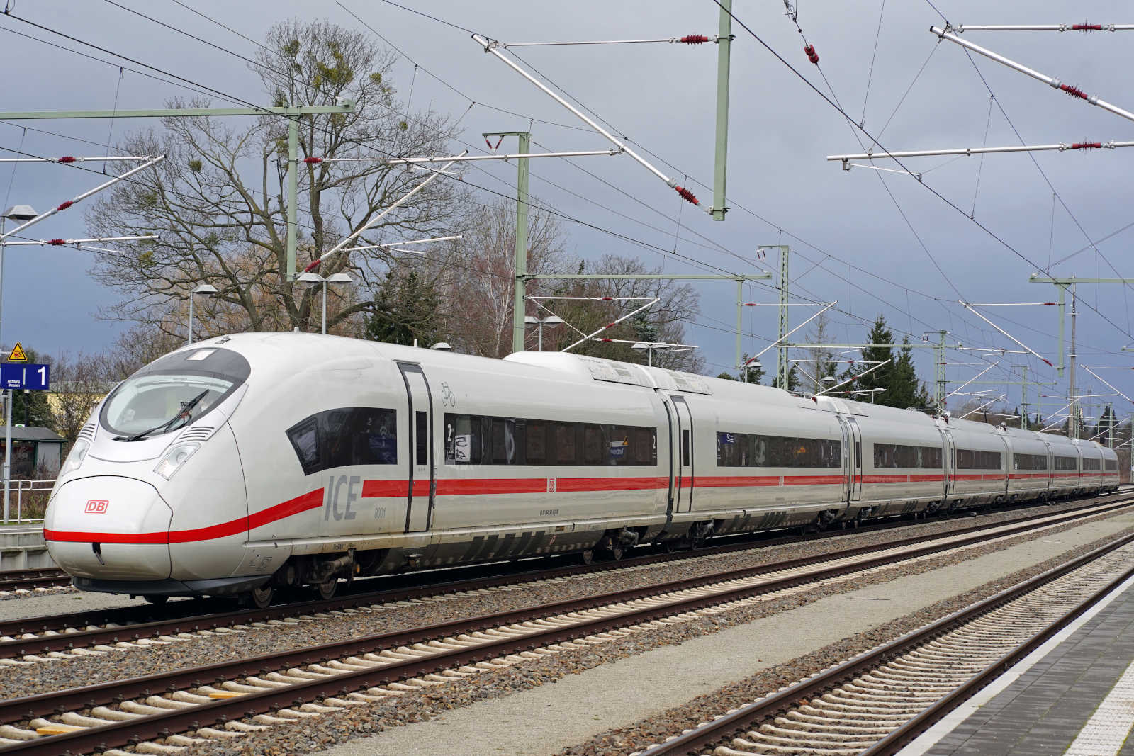 ICE 3neo unterwegs