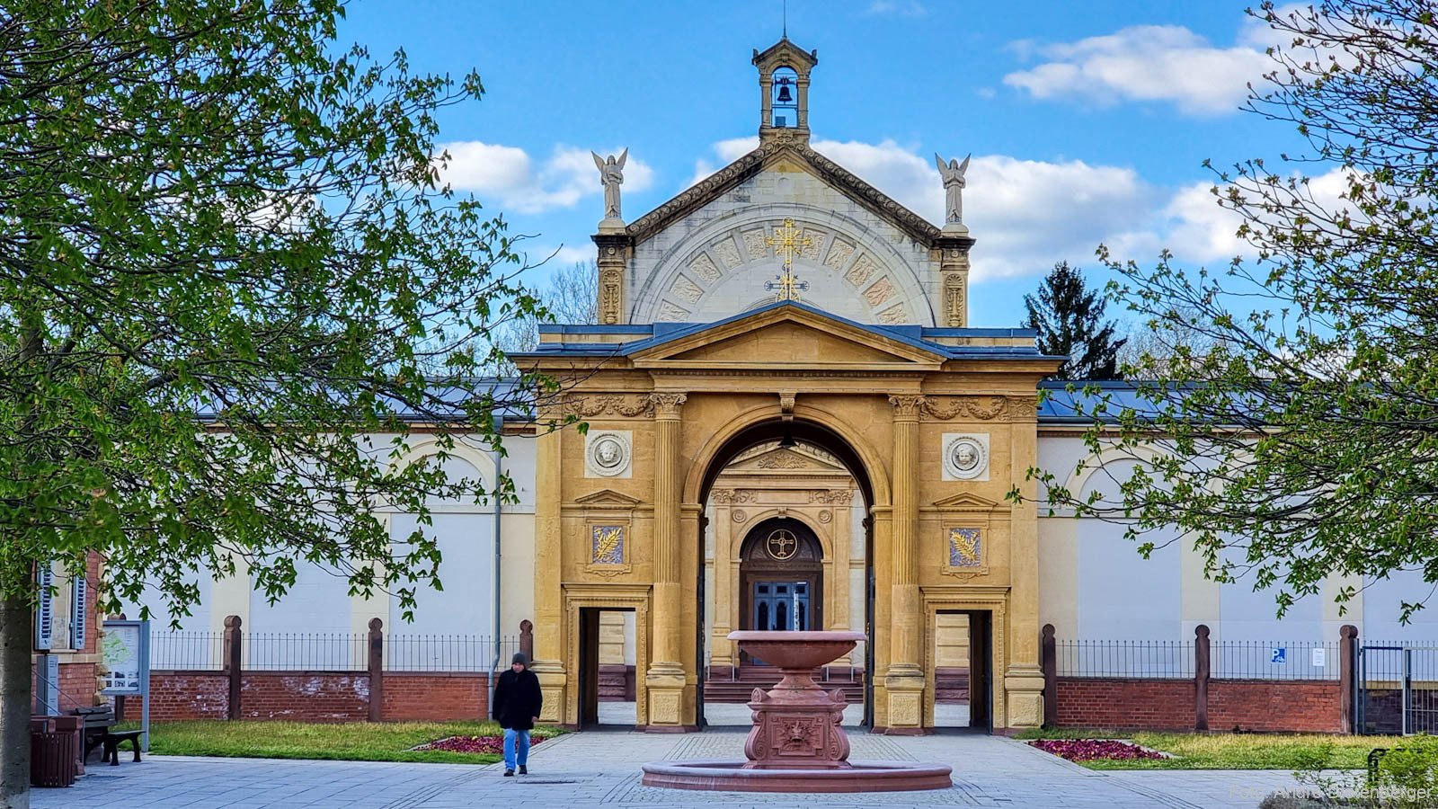 Hauptfriedhof Karlsruhe mit Kapelle im Campo Santo