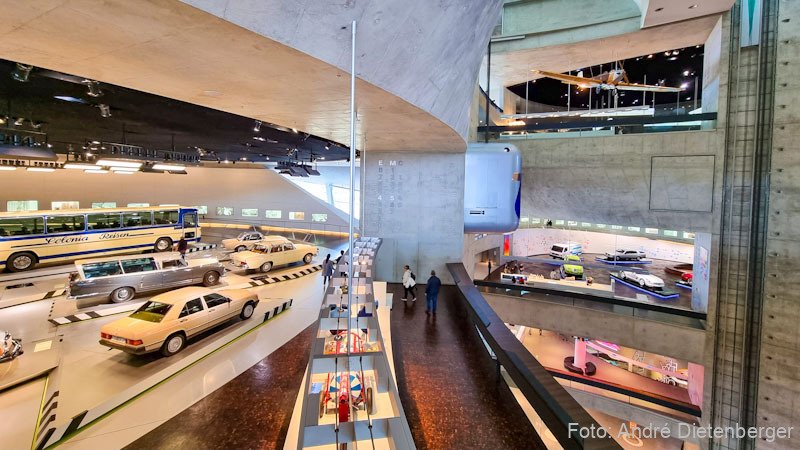Mercedes Benz Museum innen