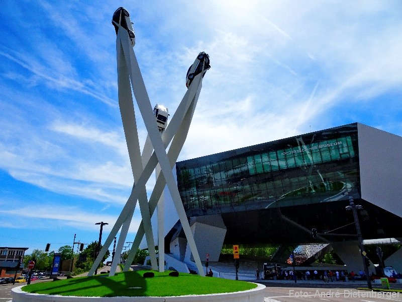 Porsche Museum mit 911er Kunst