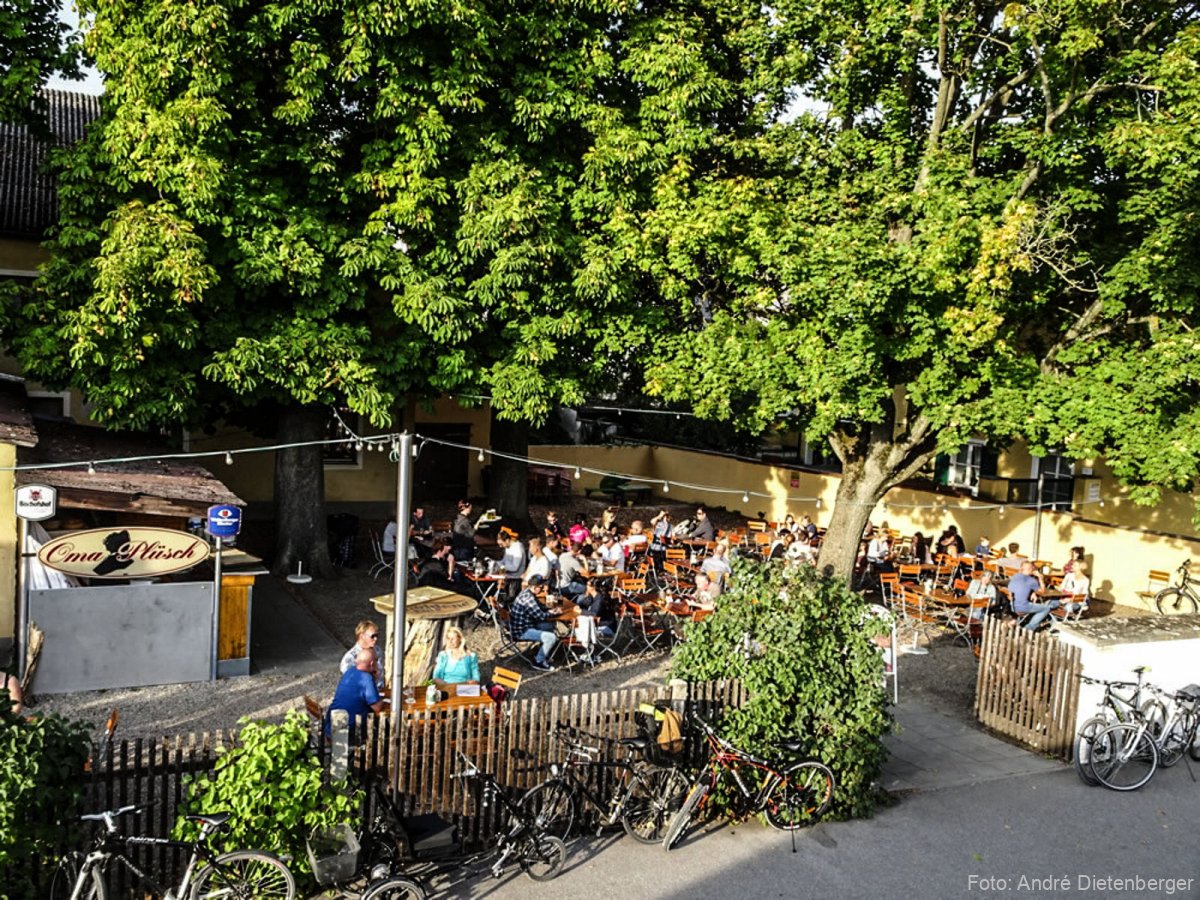 Regensburg - Biergarten Oma Plüsh