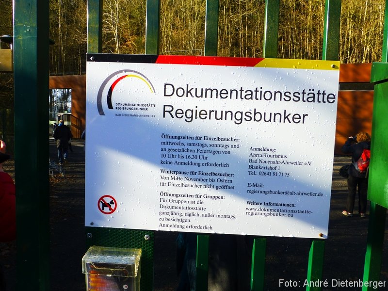 Hinweisschild Dokumentationsstätte Regierungsbunker