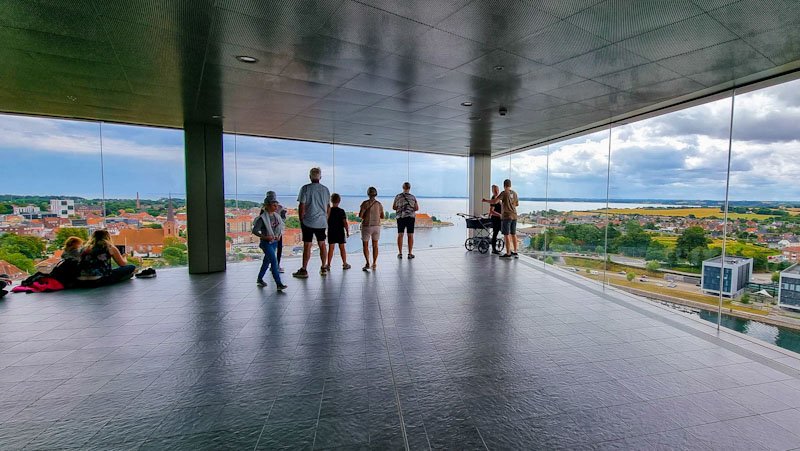 "Point of View" Sønderborg  Rechts das Alsion