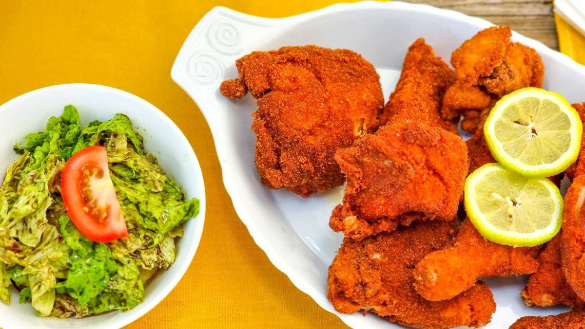 Backhendl mit Kürbiskernöl-Salat