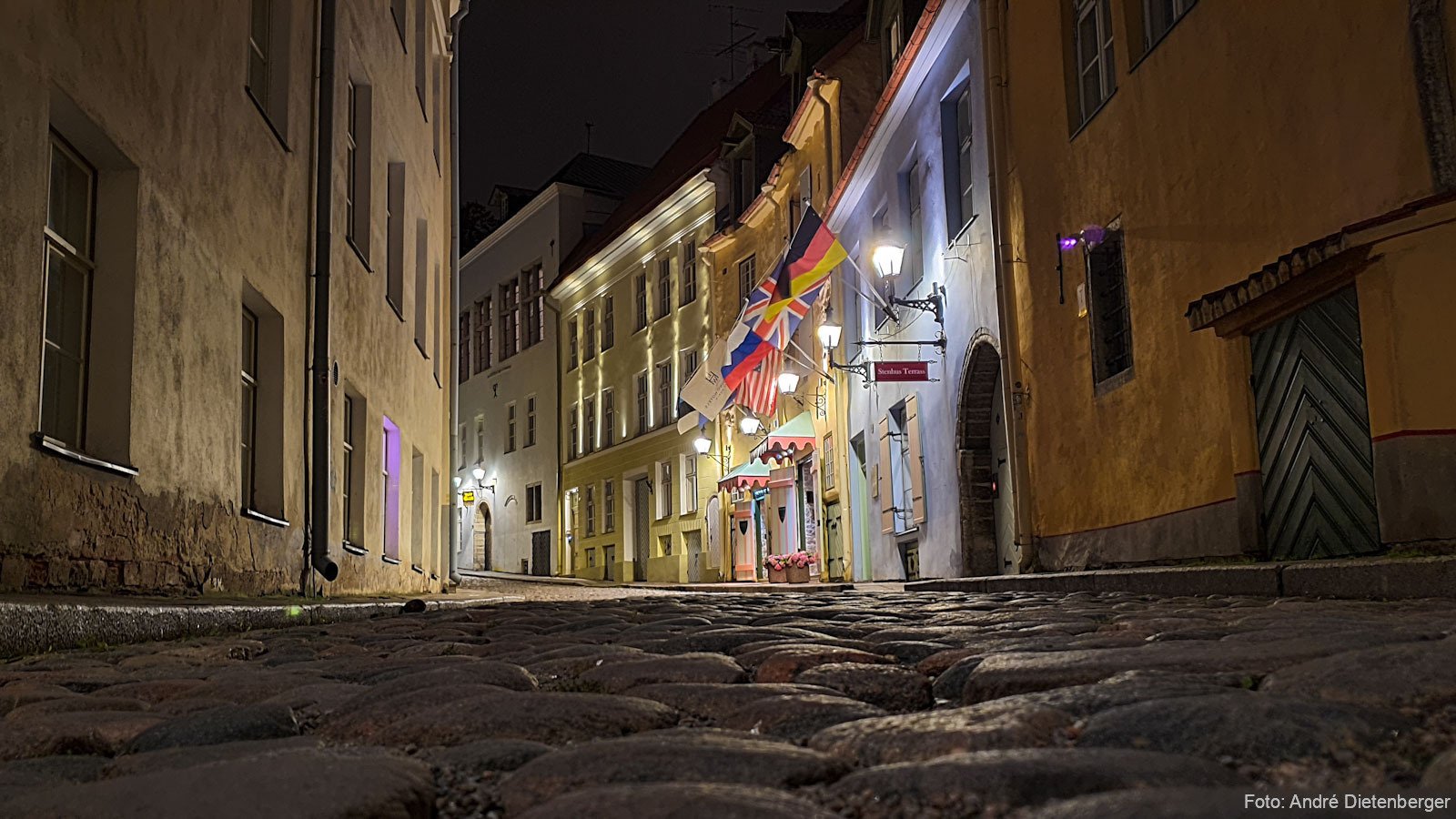 Tallinn Gasse bei Nacht