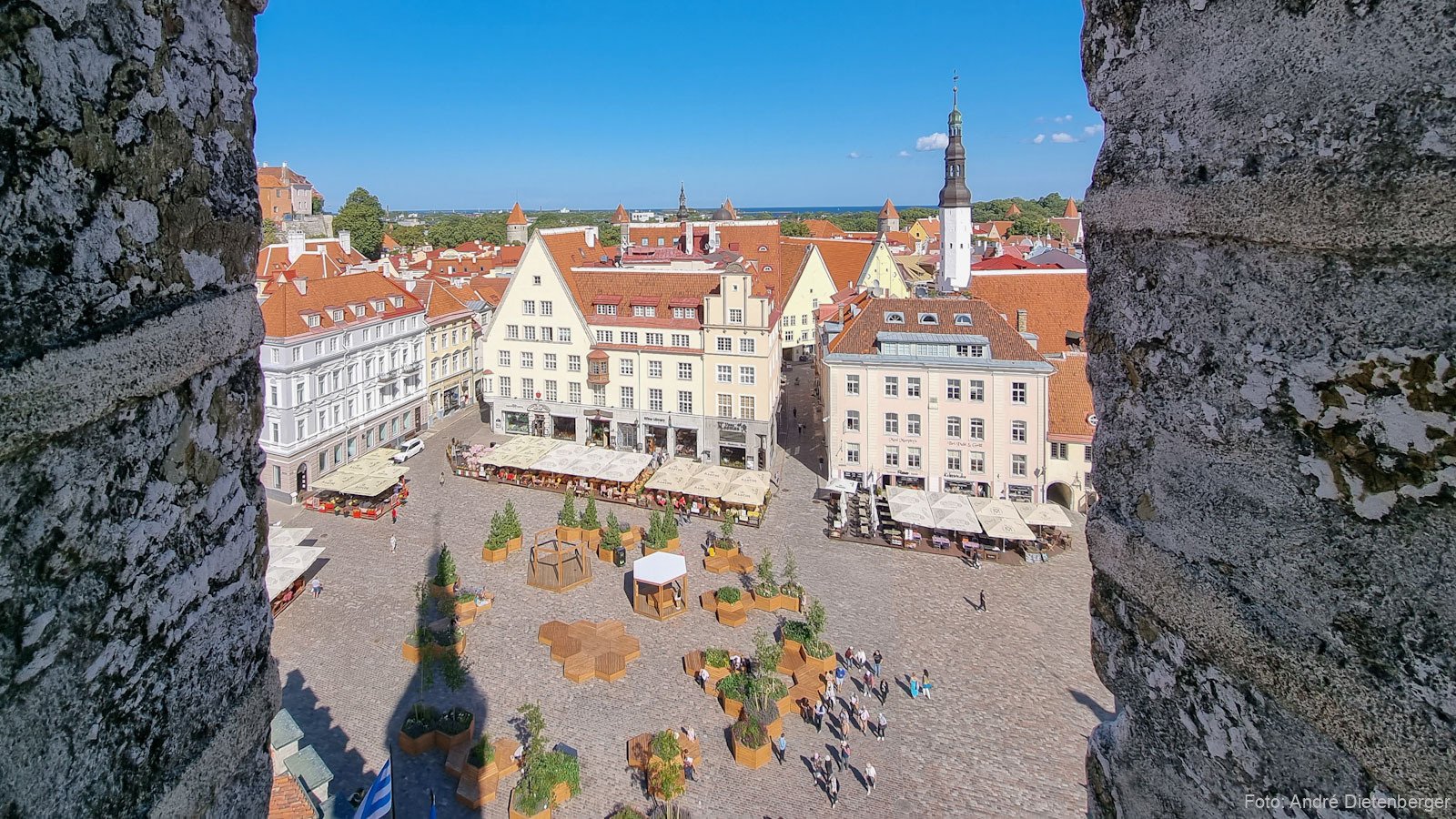 Blick vom Rathausturm auf den Rathausplatz
