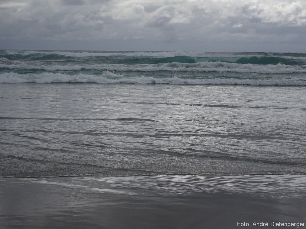 Strand bei schlechtem Wetter