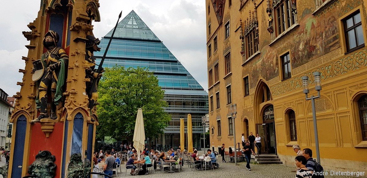 Ulmer Rathaus mit Stadtbibliothek