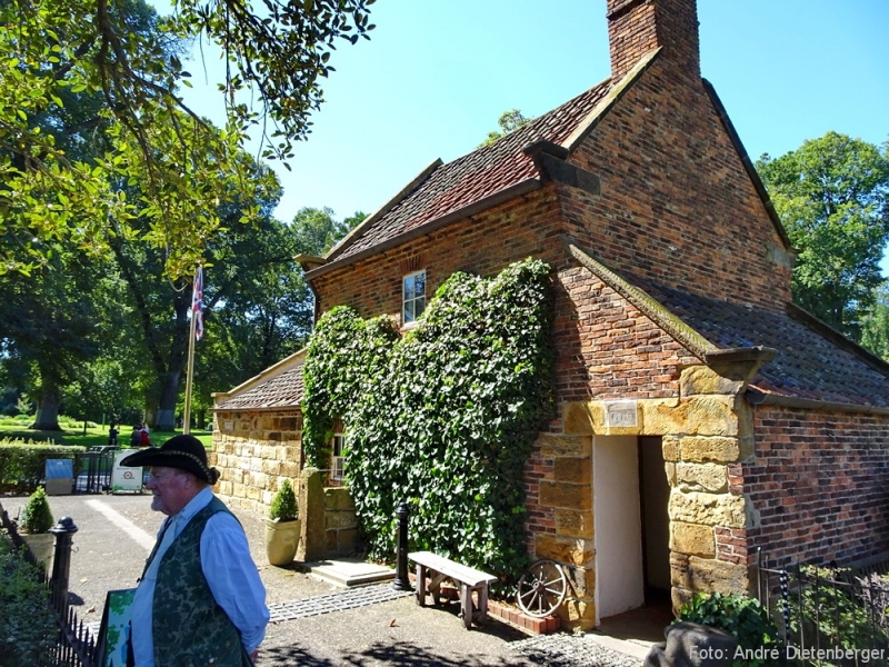 Fitzroy Gardens - Cooks' Cottage Fitzroy Gardens - Cooks' Cottage