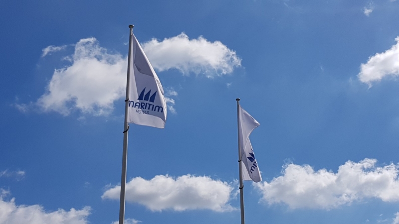 Maritim Airport Hotel Hannover - Fahnen im Wind Maritim Airport Hotel Hannover - Fahnen im Wind