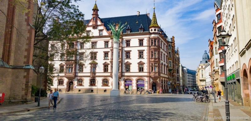 Nikolaikirche mit Nikolaisäule Nikolaikirche mit Nikolaisäule