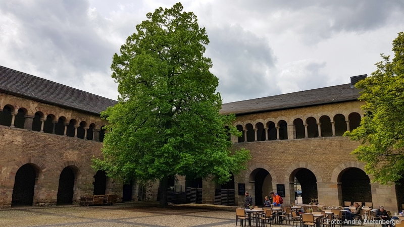 Simeonstift mit Doppelkreuzgang Simeonstift mit Doppelkreuzgang