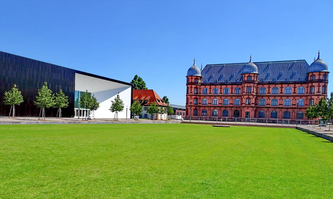 Bibliothek der Hochschule für Musik und Schloss Gottesaue
