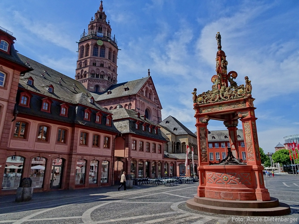 Marktbrunnen (Renaissance) mit Dom