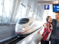 Junges Paar am Fernbahnhof FRA (Quelle Lufthansa)