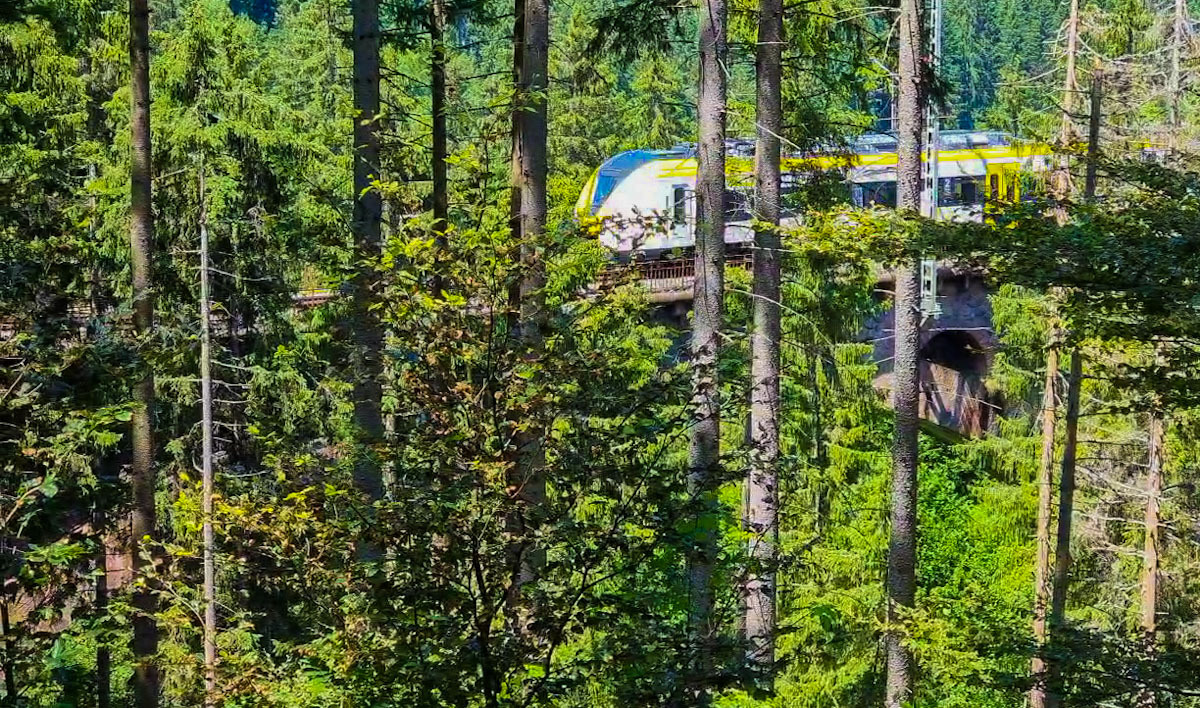 Dreiseenbahn auf dem Schwendeholzdobelbrücke